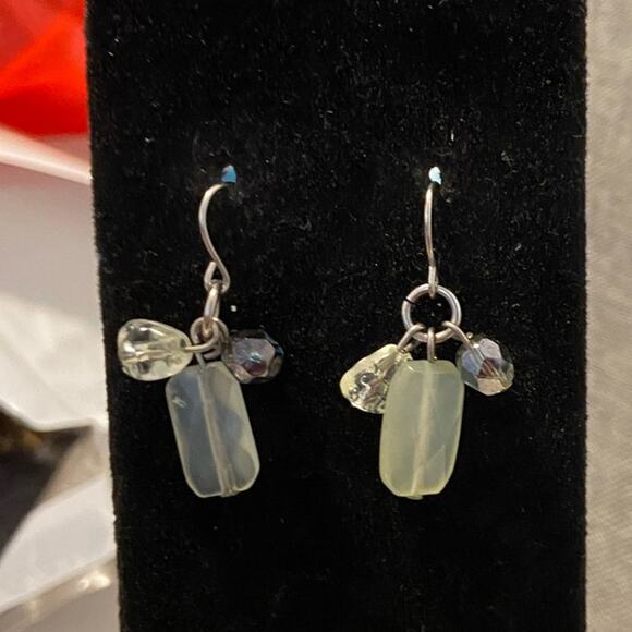 light green bead earrings - Picture 1 of 3